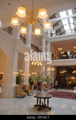 Lobby of the Raffles Hotel in Singapore Stock Photo: 6903632 - Alamy