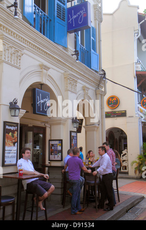 Singapore Singapore River,Boat Quay,bar lounge pub,pub,restaurant restaurants food dining cafe cafes,Harry's,tables,Asian man men male,woman female wo Stock Photo