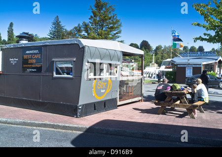 dh  TAUPO NEW ZEALAND Stir cafe outdoor caravan small coffee stand table customers Stock Photo