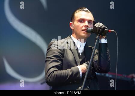 Nuremberg, Germany, 7th June, 2013.Singer Theo Hutchcraft of UK band Hurts performs on the first day of annual rock festival Rock im Park in Nuremberg, Germany, on 07 June, 2013. Credit:  dpa picture alliance/Alamy Live News Stock Photo