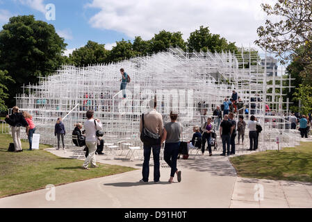 Hyde Park, London, UK. 8th June 2013. Serpentine Gallery Pavilion 2013 designed by Sou Fusimoto. Visitors enjoying this years Pavilion on a sunny Saturday in Hyde Park London United Kingdom. Credit:  Martyn Goddard/Alamy Live News Stock Photo
