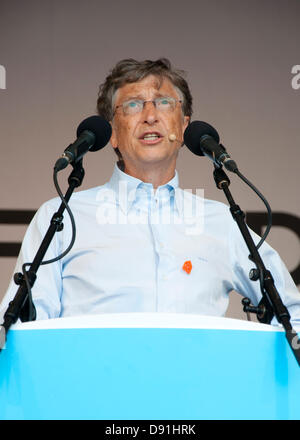 London, UK. 8th June 2013. Founder of Microsoft, Bill Gates, makes his speech to around 10,000 people at the 'IF' food poverty event in Hyde Park, London. Credit:  Andy Thornley/Alamy Live News Stock Photo