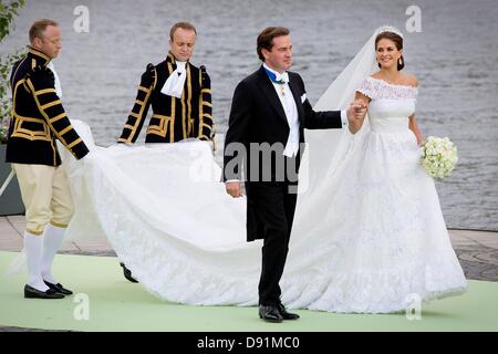 Stockholm, Sweden. 8th June, 2013. Stockholm, Sweden. 8th June, 2013. Swedish Princess Madeleine and her husband Chris O'Neill arrive after a ride in horse-drawn carriage at Evert Taubes Terrass on Riddarholmen for a boat trip to Drottningholm Palace, after their wedding in Stockholm, Sweden, 8 June 2013. Photo: Patrick van Katwijk / NETHERLANDS AND FRANCE OUT Stock Photo