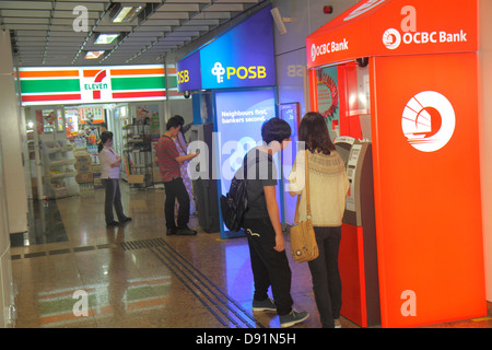 Singapore,Chinatown MRT Station,North East Line,subway train,riders,commuters,Asian man men male,woman female women,7-Eleven,convenience store,ATM,aut Stock Photo