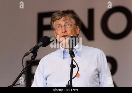 London, UK. 8th June, 2013. American Billionaire Bill Gates addresses a rally in Hyde Park  to tackle world hunger and hunger ahead of the G8 summit meeting in London Credit:  amer ghazzal/Alamy Live News Stock Photo