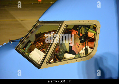 Flight deck of Thomson Boeing 737-800 aircraft at Rhodes International Airport, Rhodes (Rodos), Dodecanese, South Aegean, Greece Stock Photo