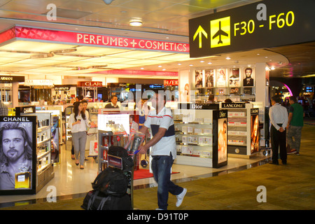 Singapore,Changi International Airport,SIN,terminal,interior inside,shopping shopper shoppers shop shops market markets marketplace buying selling,ret Stock Photo