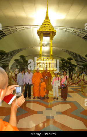 Bangkok Thailand,Thai,Suvarnabhumi International Airport,BKK,terminal,gate,Buddhist,shrine,Asian Asians ethnic immigrant immigrants minority,adult adu Stock Photo