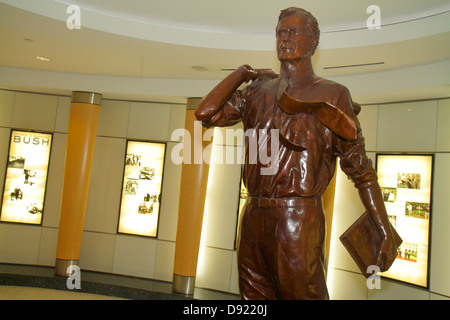 Texas,South,Southwest,Houston,George Bush Intercontinental Airport,IAH,gate,statue,former president,residents,TX130129012 Stock Photo