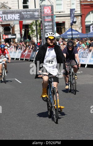 London UK. 8th June 2013. LCC Urban Cyclecross Race Smithfield Market. Credit:  Grant Burton/Alamy Live News Stock Photo
