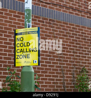 No cold calling zone sign on lamppost in uk residential urban area Stock Photo