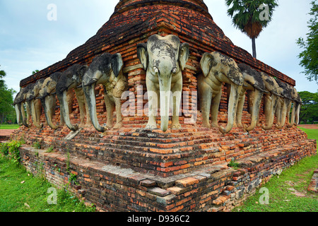 Elephant statues on Wat Sorasak Temple in Sukhotai Historical Park, Sukhotai, Thailand Stock Photo