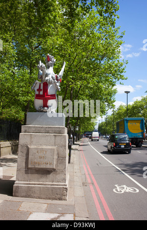 Dragon boundary mark at the western boundary of the City of London. Stock Photo