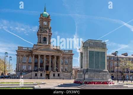 Hamilton Square Birkenhead. The Town Hall and Cenotaph. Stock Photo