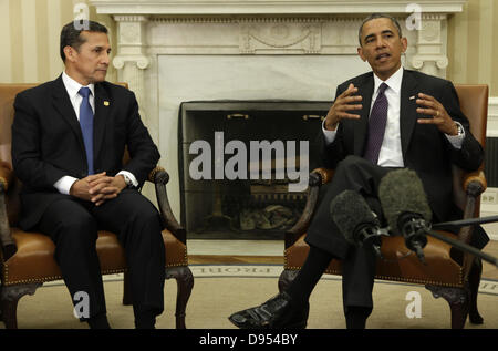 Washington DC, USA. 11th June 2013. United States President Barack Obama, right, meets with President Ollanta Humala of Peru in the Oval Office of the White House in Washington, DC on June 11, 2013. Credit: Yuri Gripas / Pool via CNP/dpa/Alamy Live News Stock Photo