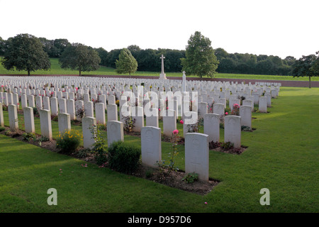 Headstones in the CWGC Heilly Station Cemetery, Mericourt-l'Abbe,  north-east of Amiens, Somme, France. Stock Photo