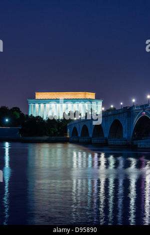 Lincoln Memorial and the Arlington Memorial Bridge at night, Washington D.C., USA Stock Photo