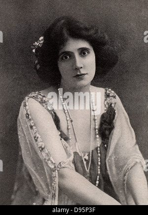 Mrs Patrick Campbell (1865-1940) English actress. Created the title role in the 'problem' play 'The Second Mrs Tanqueray'  by Arthur Wing Pinero's (1893) and Eliza in 'Pygmalion' (1914) by George Bernard Shaw.  Mrs Campbell in 1903. Halftone. Stock Photo