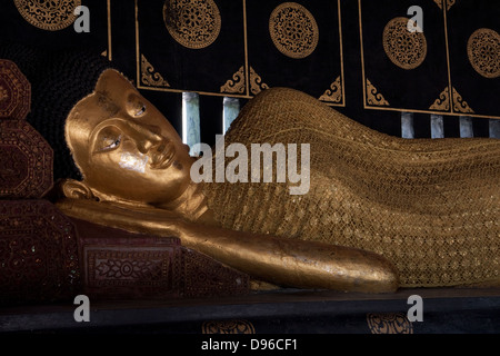 Reclining Buddha, Wat Chedi Luang, Chiang Mai, Thailand Stock Photo