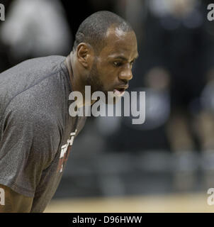 June 12, 2013 - Los Angeles, CALIFORNIA, USA - Miami Heat LeBron James during   practice section between games at the ATT&T Center in San Antonio, Texas  on Wednesday 12 June 2013. .ARMANDO ARORIZO/PI. (Credit Image: © Armando Arorizo/Prensa Internacional/ZUMAPRESS.com) Stock Photo