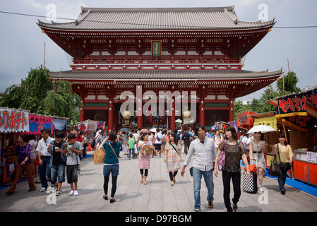 Hozomon of Senso-ji Temple, Asakusa, Tokyo, Japan, with large crowd of tourists Stock Photo