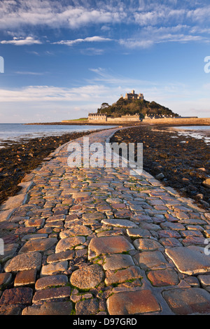 Causeway over to St Michaels Mount at low tide, Marazion, Cornwall, England. Spring (May) 2012. Stock Photo