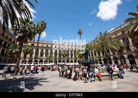 fountain and coin and stamp collectors market on sunday in placa reial barcelona catalonia spain Stock Photo