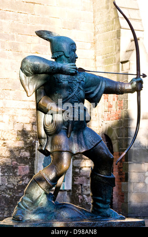 Bronze statue monument memorial of Robin Hood hero outlaw Nottingham Nottinghamshire east Midlands England Europe Stock Photo