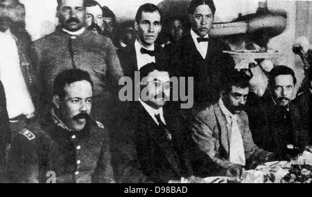 Seated, from left to right, Doroteo Arango Arambula (1878-1923) known as Pancho Villa, Mexican revolutionary general, Eulalio Gutíerrez (1881-1939) Mexican politician, President of Mexico 1914-1915, Emiliano Zapata (1879-1919) Mexican Revolotionary leader, and Felícitas Villareal. 1914 . Stock Photo