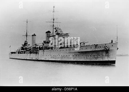 HMAS Sydney arriving in Sydney, Australia, 1936, modified Leander class light cruiser. In World War II on 19 November 1941 she engaged with the German cruiser Kormoran and was lost with 645 people on board. Navy Australian Stock Photo