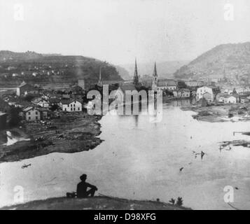 Johnstown disaster, May 31, 1889. Conemaugh Valley. photographic print on stereo card : stereograph. Man seated on hill in foreground after the floods in Johnstown Pennsylvania,1880-1890. Stock Photo