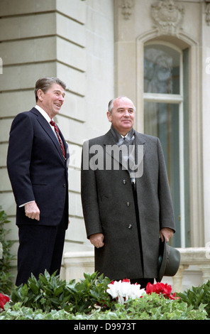 Soviet leader Mikhail Gorbachev and US President Ronald Reagan at the Geneva Summit 1985 Stock Photo