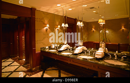 Indoor photograph toilets, Beverly Wilshire Four Season's hotel, known from Pretty Woman, Wilshire boulevard, Beverly Hills, Los Stock Photo