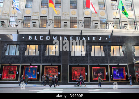 Bloomingdale&#39;s window display Lexington Avenue Midtown Manhattan New Stock Photo: 30528212 - Alamy