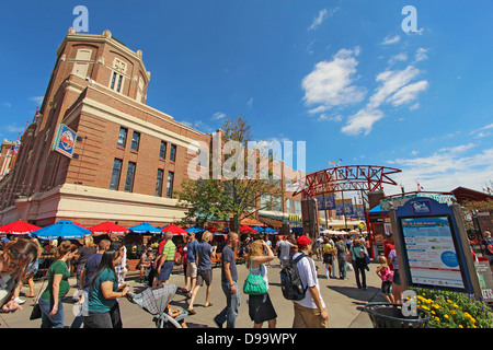Crowd at the entrance to Navy Pier in Chicago Stock Photo
