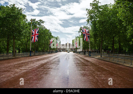 The Mall, London, UK, 15th June 2013. Following the Trooping of the Colour, The Mall has been cleaned of debris and is about to be opened to public traffic. Credit:  Tony Farrugia/Alamy Live News Stock Photo