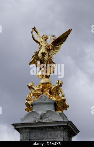 Trooping the Colour. London, UK. 15th June, 2013. The statue on the top of the Queen Victoria Memorial in front of Buckingham Palace. Pic: Paul Marriott Photography/Alamy Live News Stock Photo
