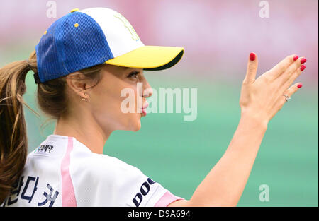 June 13, 2013 - Seoul, SOUTH KOREA - Model Miranda Kerr throws first pitch at Jamsil Baseball Stadium on June 13, 2013 in Seoul, South Korea. (Credit Image: © Janabp/Jana Press/ZUMAPRESS.com) Stock Photo