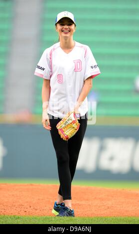 June 13, 2013 - Seoul, SOUTH KOREA - Model Miranda Kerr throws first pitch at Jamsil Baseball Stadium on June 13, 2013 in Seoul, South Korea. (Credit Image: © Janabp/Jana Press/ZUMAPRESS.com) Stock Photo