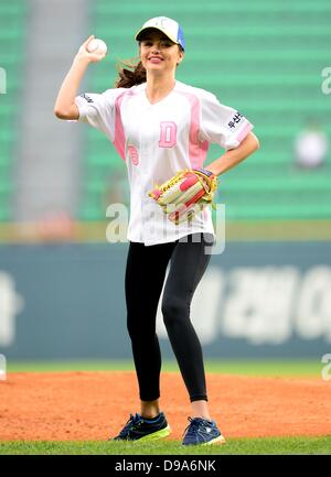 June 13, 2013 - Seoul, SOUTH KOREA - Model Miranda Kerr throws first pitch at Jamsil Baseball Stadium on June 13, 2013 in Seoul, South Korea. (Credit Image: © Janabp/Jana Press/ZUMAPRESS.com) Stock Photo