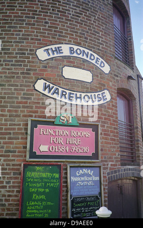 The Bonded Warehouse, Stourbridge Canal, Stourbridge, West Midlands, UK Stock Photo