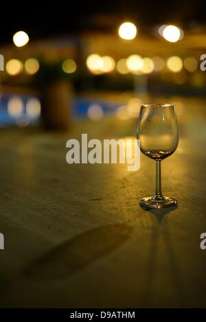 A wine glas in atmospheric light. Photo: Frank May