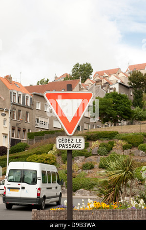 french-give-way-road-sign-cedez-le-passage-stock-photo-alamy