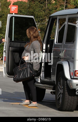 Heavily pregnant Hilary Duff arrives at Saint John's Health Center with two large bags, one of them from Whole Foods, Los Angeles, California - 31.02.12 Stock Photo