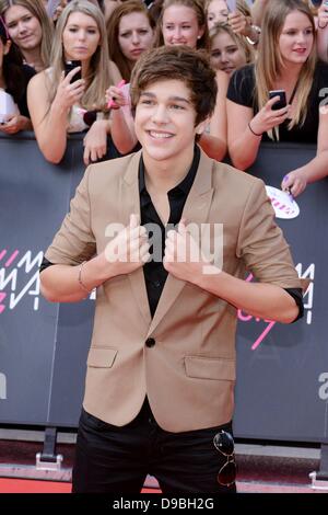 Toronto, On, Canada. 16th June, 2013. Austin Mahone at arrivals for MuchMusic Video Awards (MMVA)-Arrivals, Much Music HQ, Toronto, On, Canada June 16, 2013. Credit: Nicole Springer/Everett Collection/Alamy Live News Stock Photo
