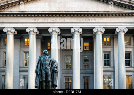 Northern entrance of the US Treasury building, Washington D.C., USA Stock Photo