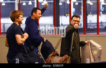 Sam Aston, Andrew Lancel and Ian Puleston-Davies The cast of Coronation Street arrive at Euston Station to head back to Manchester after attending the National Television Awards London, England - 26.01.11 Stock Photo