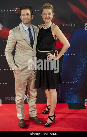 Zack Snyder, director and wife Deborah Snyder at the premiere of '300 ...