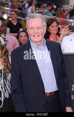 New York, Ny. 17th June, 2013. Jon Voight at arrivals for WORLD WAR Z Premiere, Duffy Square at Times Square, New York, NY June 17, 2013. Credit: Andres Otero/Everett Collection/Alamy Live News Stock Photo