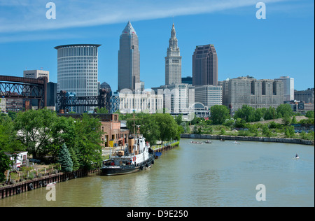 DOWNTOWN SKYLINE CUYAHOGA RIVER CLEVELAND OHIO USA Stock Photo